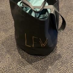 Borsa, come riportato da Van der Valk Hotel Utrecht utilizzando iLost