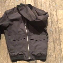 Blazer Jas, como reportado por De Heeren van Aemstel utilizando o iLost