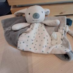 Knuffeldoek + tétine, zoals gemeld door IKEA Grenoble met iLost