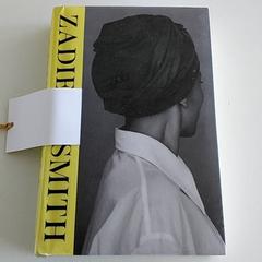 Literatur - Boek van schrijver Zadie Smith, gemeldet von Regio Limburg - Leuven über iLost