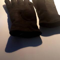 Rukavice, jak nahlášeno Beeld & Geluid Hilversum pomocí iLost