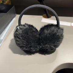 Fülvédők, amint azt Pathé Tilburg Stappegoor az iLost segítségével jelentette.