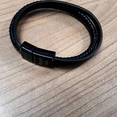 Eskumuturra Zwart, gisa salatu by Transdev Hoeksche Waard Goeree Overflakkee iLost erabiliz