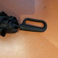 Ombrello pieghevole noir, come riportato da TCL utilizzando iLost