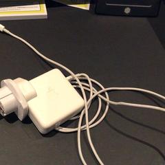 Adaptador Apple, segons ha informat Van der Valk Hotel Amsterdam Zuidas mitjançant iLost