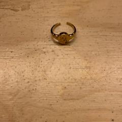 Anel, como reportado por Pathé Utrecht Leidsche Rijn utilizando o iLost