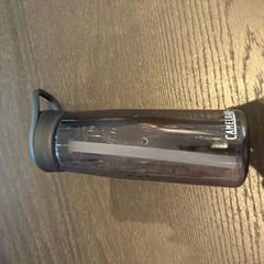 Cantimplora, segons ha informat Van der Valk Hotel Amsterdam-Amstel mitjançant iLost