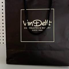 Tasje papier zwart がiLostで Qbuzz GD Groningen HS によって報告されました