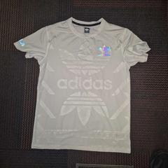 Camiseta white, segundo informou Amsterdam ID Aparthotel usando iLost