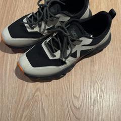 Clothing Zwart grijze schoenen, gisa salatu by Van der Valk Hotel Eindhoven - Best iLost erabiliz
