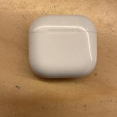 Auricular Apple, segons ha informat Pathé Utrecht Leidsche Rijn mitjançant iLost