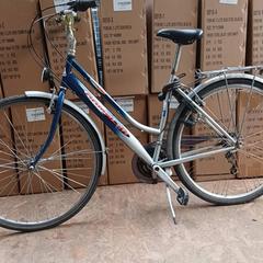 Emakumeen bizikleta Rambler Blauw-Zilver, gisa salatu by Fietsdepot Hasselt iLost erabiliz