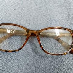 Lunettes, a été signalé par Centraal magazijn utilisant iLost