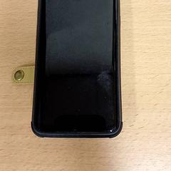 Telefone Rosé met zwart hoesje Samsung, como reportado por Qbuzz GD Groningen Peizerweg utilizando o iLost