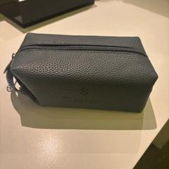 Bag GREY, som rapportert av Room Mate Bruno ved bruk av iLost