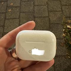 Case AirPods Pro met een vrouwelijke naam erop, som rapporterats till iLost