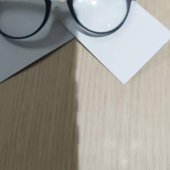 Lentes, segundo informou Regio Antwerpen - Brussel usando iLost