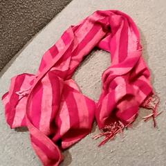 Šátek Roze Gestreept, jak nahlášeno Pathé Nijmegen pomocí iLost