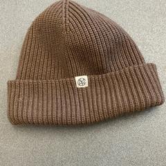 Kšiltovka braun, jak nahlášeno Schönbrunn "Group Center" pomocí iLost