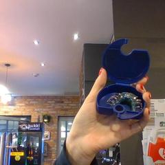 整形外科用ブレース Blaue mit glitzer がiLostで MEININGER Hotel Hamburg City Center によって報告されました