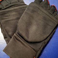 Guanti, come riportato da IKEA Grenoble utilizzando iLost