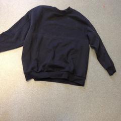 Zwarte sweater, as reported by Dolfinarium using iLost