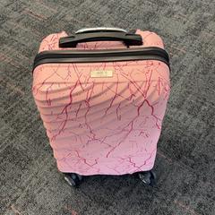 Suitcase, as reported by Connexxion Amstelland-Meerlanden Schiphol Noord using iLost