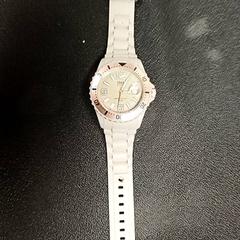 Armbanduhr Grijs, gemeldet von Qbuzz GD Groningen Peizerweg über iLost