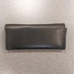 Etui na okulary z okularami Zwart, zgłoszono przez Centraal magazijn przy użyciu iLost