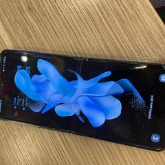 الهاتف الذكي Samsung zwart, spaans، كما تم الإبلاغ عنه بواسطة RAI Amsterdam عبر iLost
