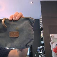 Väska graue Kosmetiktasche, rapporterat av MEININGER Hotel Hamburg City Center med iLost