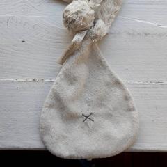 Xoguete de peluche Wit konijn, segundo informou DierenPark Amersfoort usando iLost