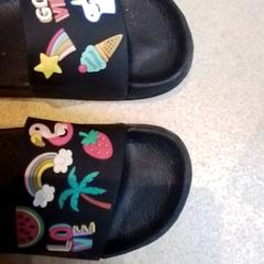 Chinelos de baño, segundo informou Beekse Bergen Resorts en Hotel usando iLost