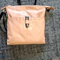 Bolsa, segundo informou Connexxion Amstelveen usando iLost