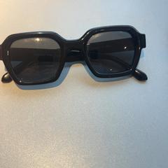 Slnečné okuliare, ako bolo nahlásené Madurodam pomocou iLost