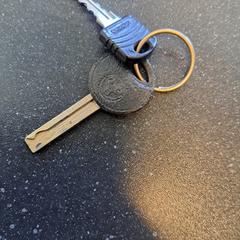 Clé & Porte-clés zwart, a été signalé par Arriva Infoshop Enschede utilisant iLost