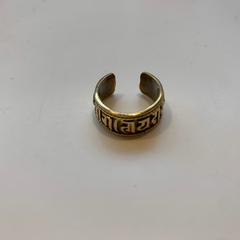 Gold color ring, as reported by Van Gogh Museum using iLost