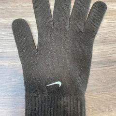 Kesztyű MARRON NIKE, amint azt CARS HANGARD az iLost segítségével jelentette.