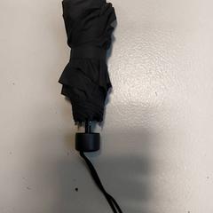 Ombrello pieghevole, come riportato da Centraal magazijn utilizzando iLost