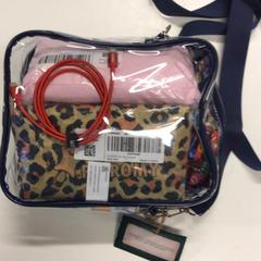 Bolsa Doorzichtig, ha sido reportado por W1 - Tomorrowland con iLost
