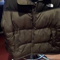 Dzseki Bruin, amint azt TivoliVredenburg az iLost segítségével jelentette.