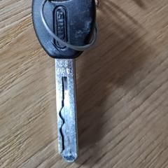 (Fiets) sleutel met zelfgemaakte hanger, segons s'ha informat a iLost