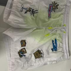 Plavecké šortky, jak nahlášeno Silver Sands Beach pomocí iLost