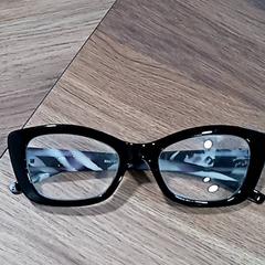 Lunettes, a été signalé par CARS HANGARD utilisant iLost