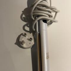 Hajkiegyenesítő hair strau, amint azt Inntel Hotels Amsterdam Landmark az iLost segítségével jelentette.