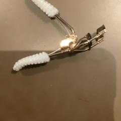Eyelash curler, jak nahlášeno MEININGER Hotel Brussels City Center pomocí iLost