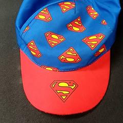 كاسكيت Superman، كما تم الإبلاغ عنه بواسطة Qbuzz GD Groningen Peizerweg عبر iLost