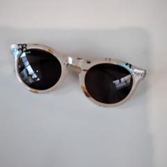 Zonnebril, amint azt Gemeente Puurs-Sint-Amands az iLost segítségével jelentette.