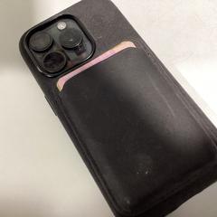 電話 Zwart met pasjeshouder iPhone がiLostで Ziggo Dome によって報告されました