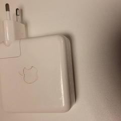 Laptop oplader, zoals gemeld door UvA REC met iLost